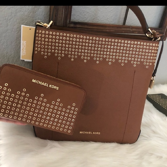 SOLD Wallet and purses - Picture 2 of 6